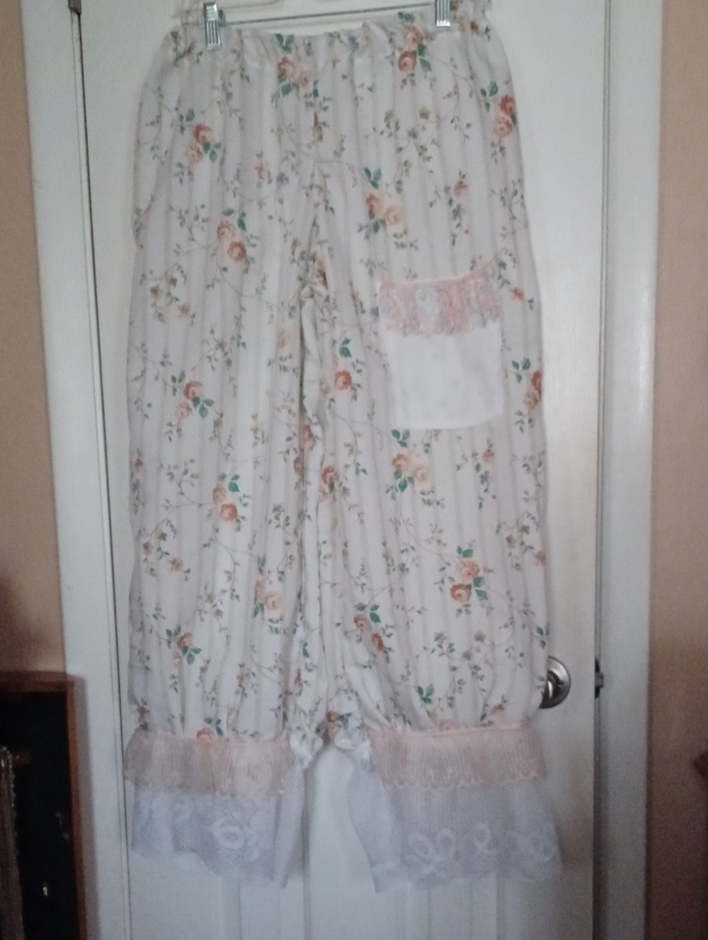 Source Unknown Cream Floral Bloomer Pants with Peach Lace Trim